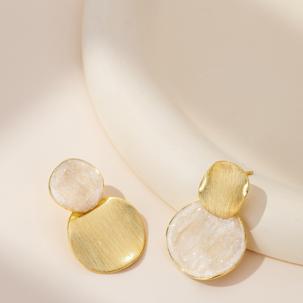 troveform-brushed-double-disc-stud-earrings-gold-tone-editorial-01.webp