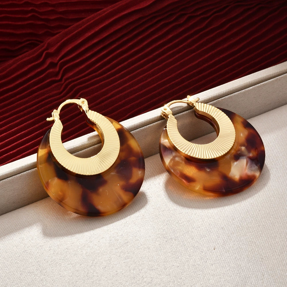 Round coffee marbled acetate hoop earrings with gold-tone textured metal
