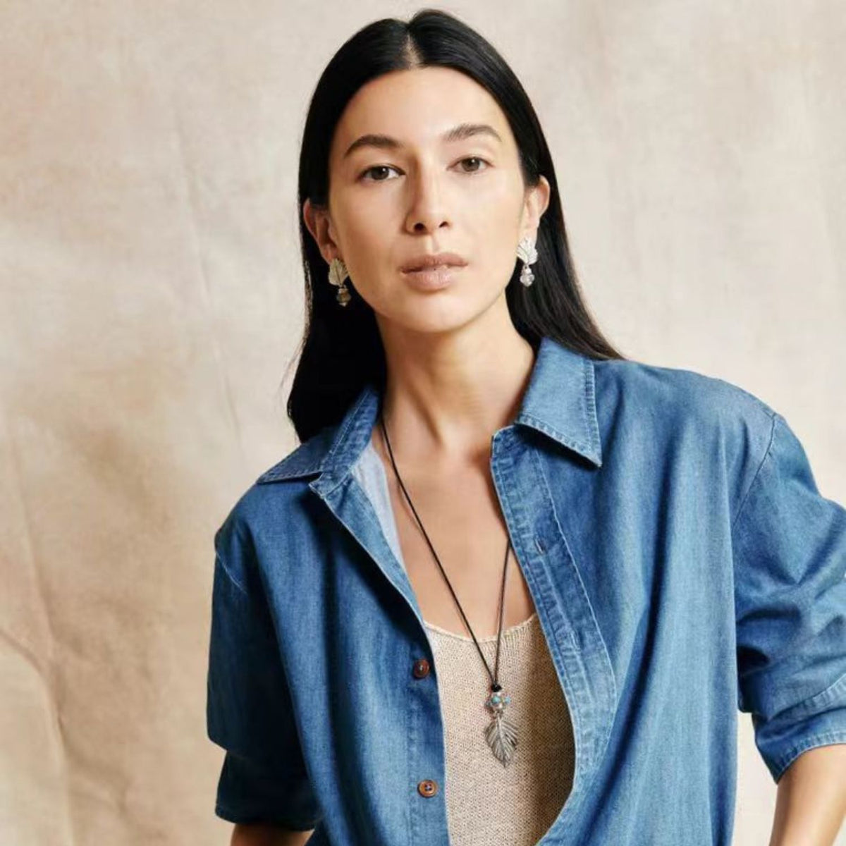 Swaying Palm silver-tone pendant necklace and coordinating agate stud earrings styled together